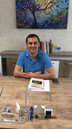 Uzm. Dr. Ömer Kocael, Bursa'daki kliniğinde